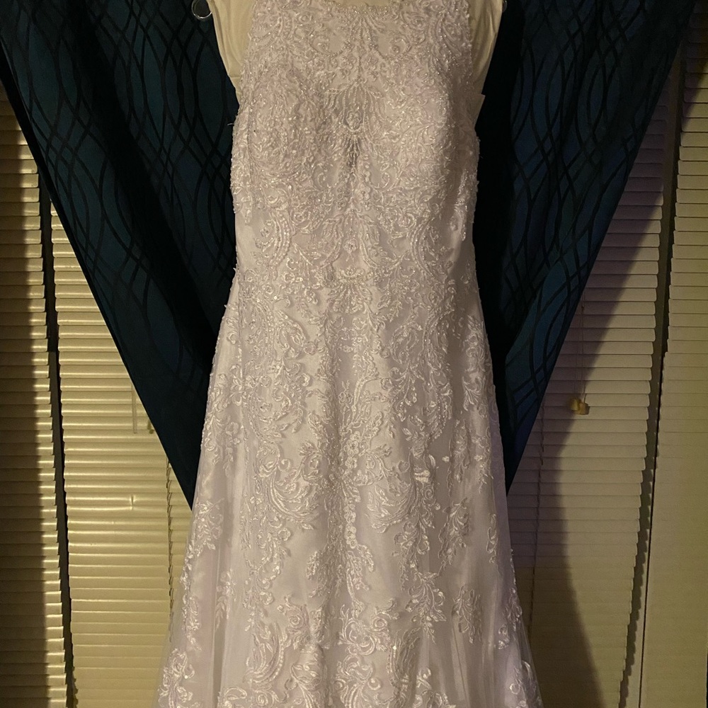 White wedding dress long train that can be hooked up to display a different look